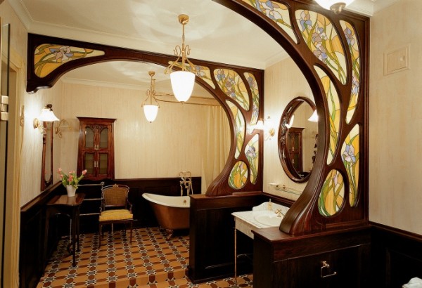 Arches en bois avec vitrail Arches en bois avec vitrail