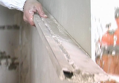 Nous alignons les murs sous le papier peint Nous alignons les murs sous le papier peint