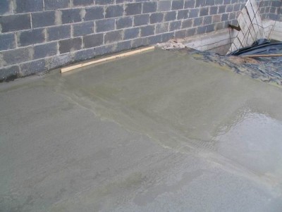 Remplir le plancher du garage de béton Remplir le plancher du garage de béton