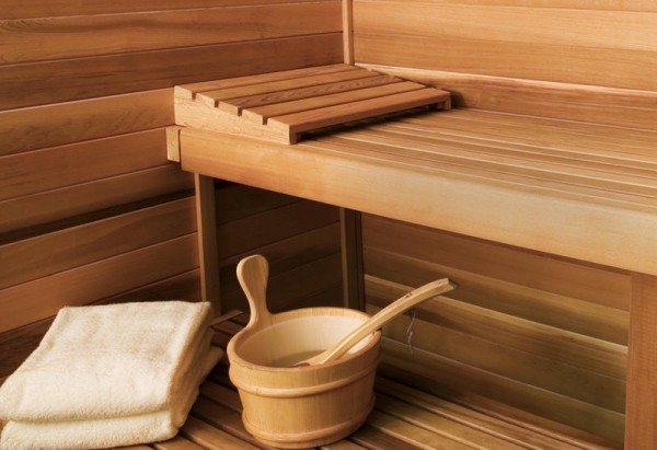Le dressing, la salle de relaxation et le hammam sont bordés de planches Le dressing, la salle de relaxation et le hammam sont bordés de planches