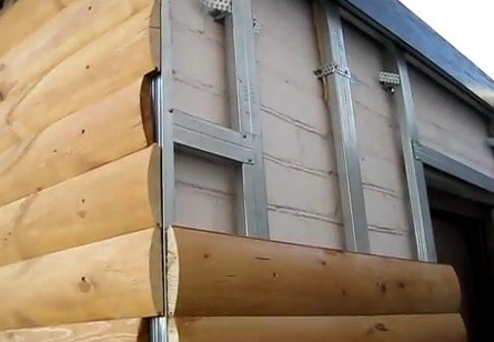Nous faisons la connexion des panneaux sur le châssis Nous faisons la connexion des panneaux sur le châssis