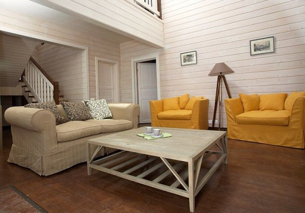 Ombre claire des murs en bois Ombre claire des murs en bois