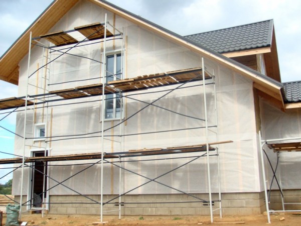 Nous installons des échafaudages et faisons la préparation des surfaces Nous installons des échafaudages et faisons la préparation des surfaces