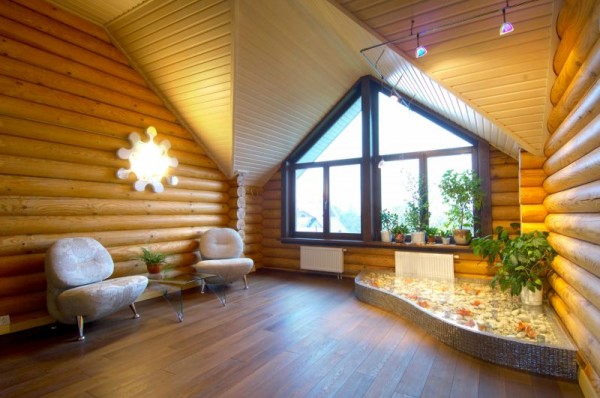 Design d'intérieur d'un hall dans une maison de campagne à l'aide d'un blockhaus Design d'intérieur d'un hall dans une maison de campagne à l'aide d'un blockhaus