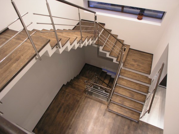 Revêtement des escaliers en stratifié Revêtement des escaliers en stratifié