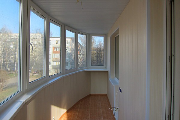 Plastique et MDF dans la peau du balcon