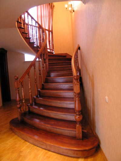 Finition escalier entièrement en bois Finition escalier entièrement en bois