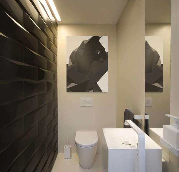 Face aux murs de la salle de bain avec des panneaux 3D Face aux murs de la salle de bain avec des panneaux 3D