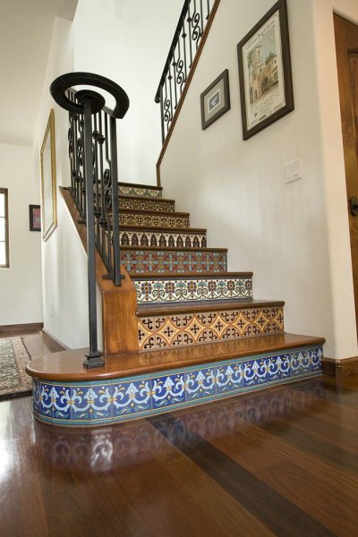 Conception d'escalier en mosaïque Conception d'escalier en mosaïque