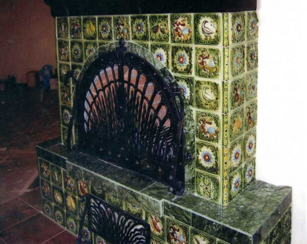 Cheminée en majolique Cheminée en majolique