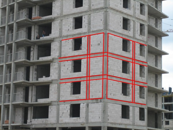 Bâtiment à ossature avec un remplissage de blocs de béton cellulaire Bâtiment à ossature avec un remplissage de blocs de béton cellulaire