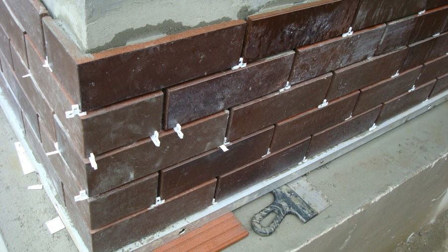 Installation de tuiles de clinker Installation de tuiles de clinker