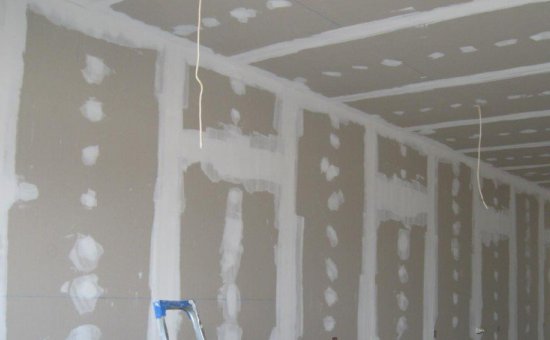 Voici comment les murs en plaques de plâtre sont préparés pour un aspect mastic Voici comment les murs en plaques de plâtre sont préparés pour un aspect mastic