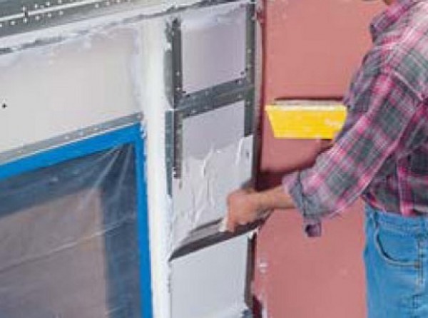 Décoration de portail de cheminée avec du mastic résistant à la chaleur