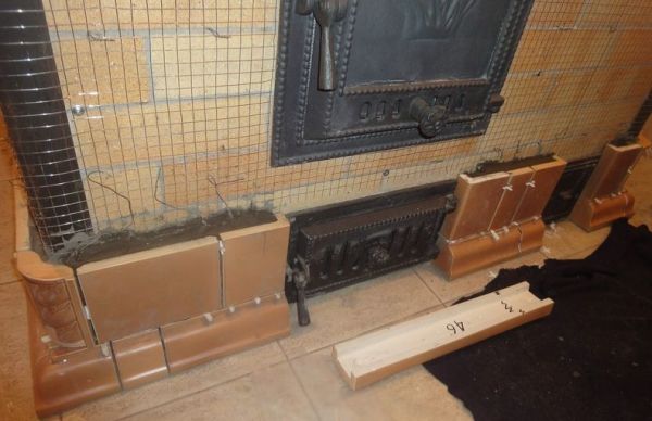 Le plâtre est appliqué sur la maille Le plâtre est appliqué sur la maille