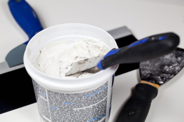 Nous vérifions la qualité du mastic Nous vérifions la qualité du mastic