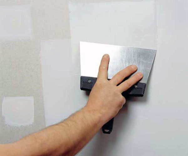 Pour le mastic de plaques de plâtre, une couche épaisse n'est également pas nécessaire Pour le mastic de plaques de plâtre, une couche épaisse n'est également pas nécessaire