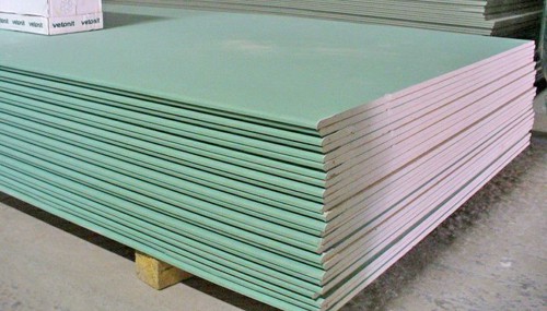 La cloison sèche extérieurement étanche à l'humidité diffère de la couleur habituelle La cloison sèche extérieurement étanche à l'humidité diffère de la couleur habituelle