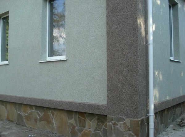Plâtrant de petits surplombs de la zone décorative, vous pouvez facilement faire face à de plus grandes surfaces Plâtrant de petits surplombs de la zone décorative, vous pouvez facilement faire face à de plus grandes surfaces