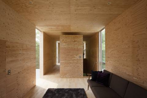 Décorer l'intérieur d'une maison de campagne avec du contreplaqué Décorer l'intérieur d'une maison de campagne avec du contreplaqué