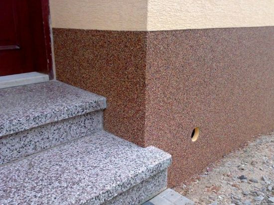 Un exemple de finition d'un socle avec du plâtre mosaïque Un exemple de finition d'un socle avec du plâtre mosaïque