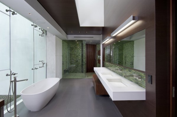 Intérieur élégant d'une salle de bain moderne Intérieur élégant d'une salle de bain moderne