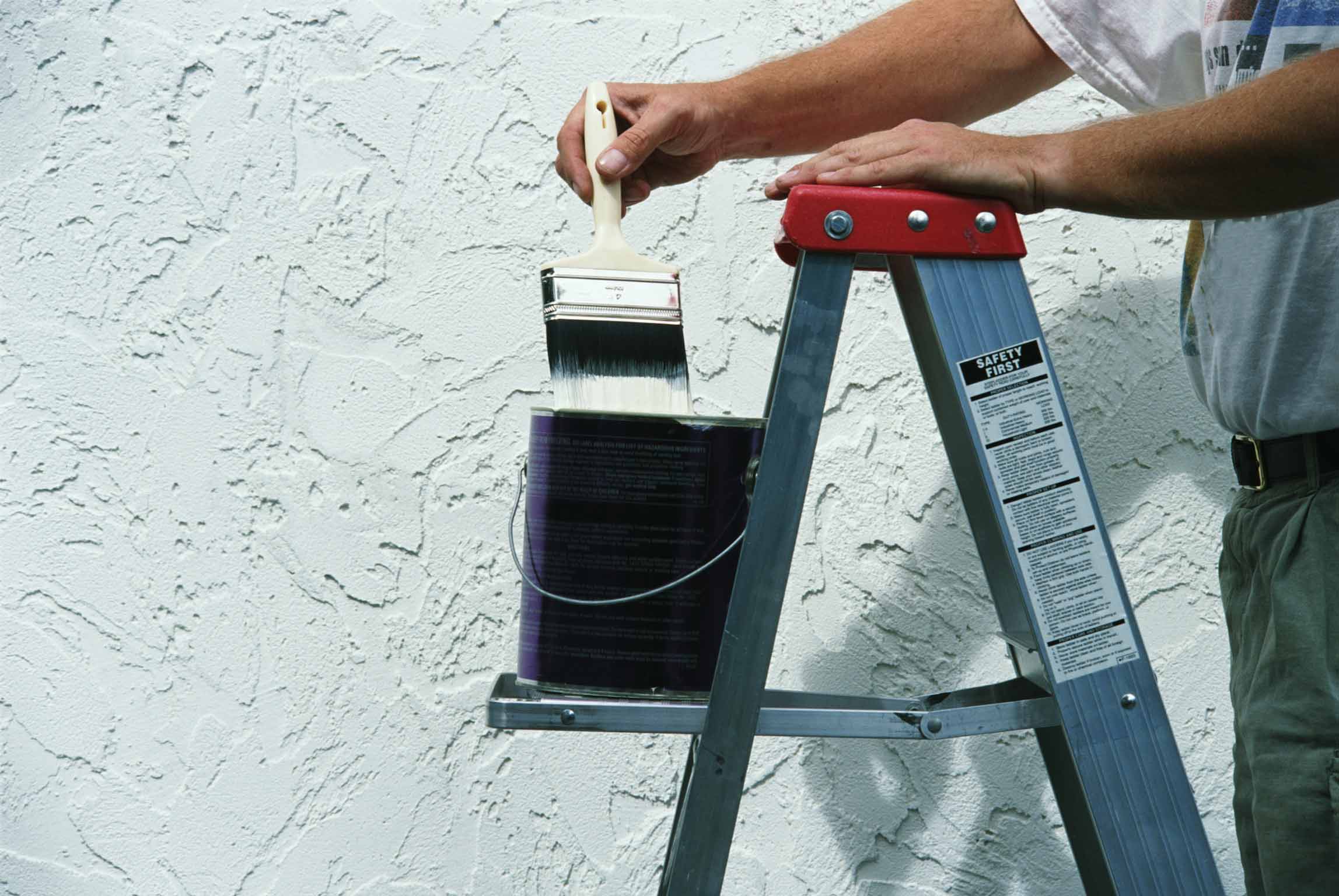 Création d'un revêtement décoratif sur le mur