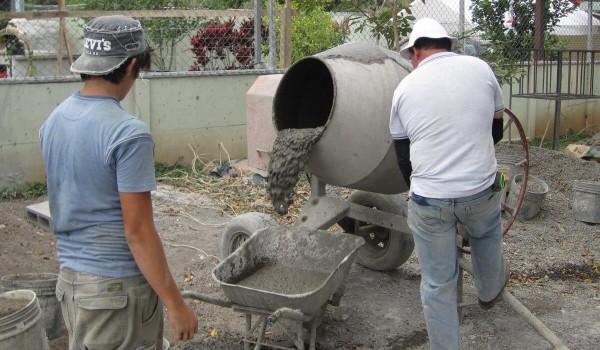Le malaxeur à béton facilitera grandement le travail Le malaxeur à béton facilitera grandement le travail