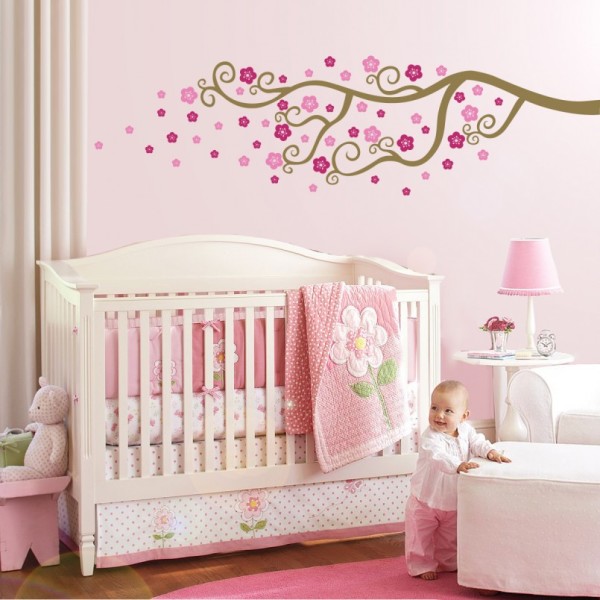 Crèche rose et blanche pour fille Crèche rose et blanche pour fille
