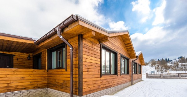 Peintures avant pour maisons en bois