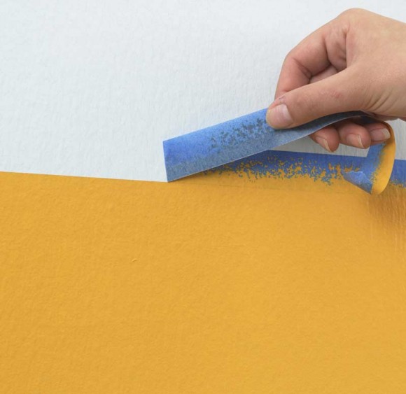 Protéger les surfaces avec du ruban adhésif de la peinture sur les zones inutiles Protéger les surfaces avec du ruban adhésif de la peinture sur les zones inutiles
