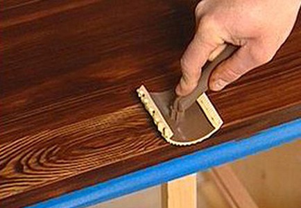 Application de taches pour peindre une porte Application de taches pour peindre une porte