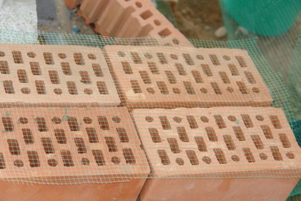 Le treillis en plastique peut également être utilisé comme renfort pour la maçonnerie Le treillis en plastique peut également être utilisé comme renfort pour la maçonnerie