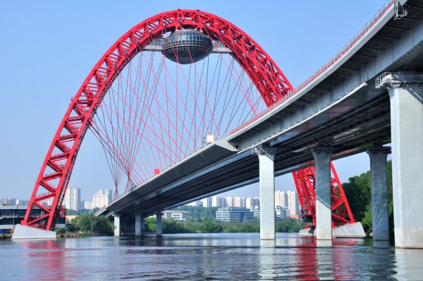 Papiers peints avec pont de Moscou moderne