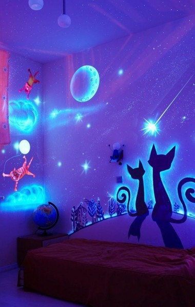 Papier peint photo fluorescent représentant un fabuleux ciel nocturne brillant dans le noir