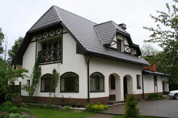 Photo d'une maison décorée de plâtre de façade en ciment Photo d'une maison décorée de plâtre de façade en ciment