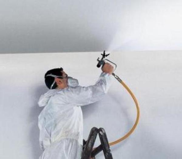 Blanchiment à la chaux ou peinture du plafond Blanchiment à la chaux ou peinture du plafond