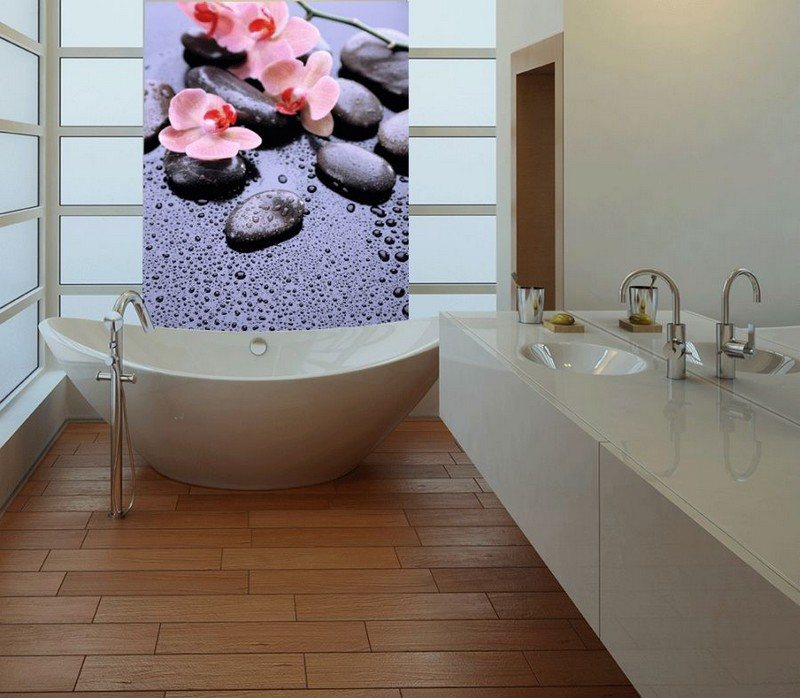 Papiers peints avec l'image de fleurs à l'intérieur de la salle de bain