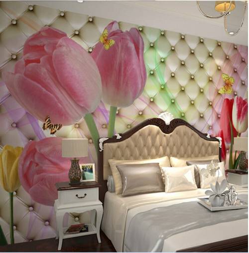 La peinture murale dans la chambre avec des tulipes apportera l'atmosphère de romance dans l'atmosphère de la pièce La peinture murale dans la chambre avec des tulipes apportera l'atmosphère de romance dans l'atmosphère de la pièce