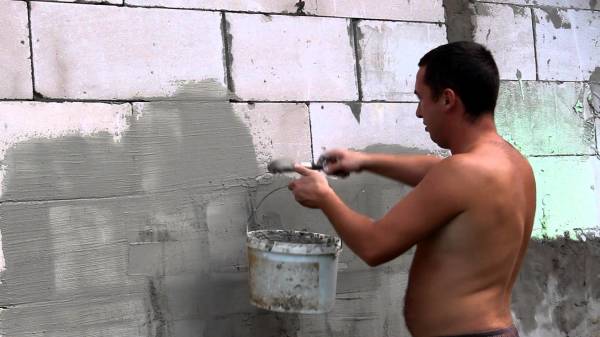Plâtrage des murs à partir de blocs de béton d'argile expansée Plâtrage des murs à partir de blocs de béton d'argile expansée