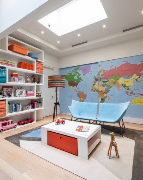 Développement de papier peint photo pour enfants à l'intérieur, avec l'image d'une carte du monde et des noms de pays Développement de papier peint photo pour enfants à l'intérieur, avec l'image d'une carte du monde et des noms de pays