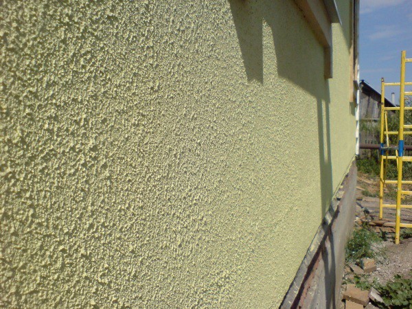 Enduit chaud dans les murs extérieurs Enduit chaud dans les murs extérieurs