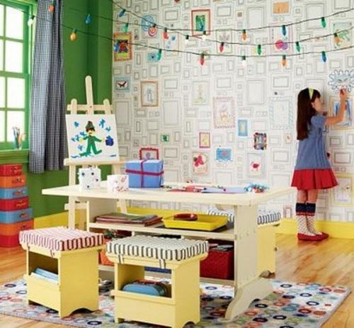 Papier peint en papier dans une chambre pour enfants Papier peint en papier dans une chambre pour enfants