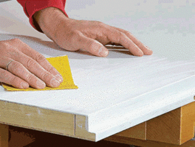 Préparer la porte pour la peinture Préparer la porte pour la peinture