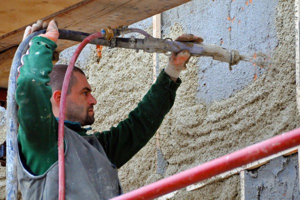 Application mécanisée d'enduit structurel