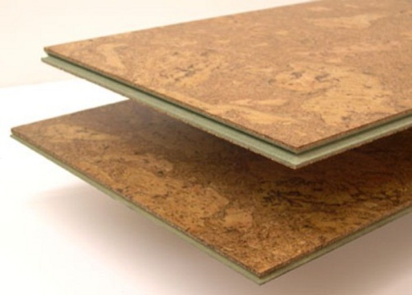 Stratifié de liège avec une couche supérieure protégée. Revêtement idéal non seulement pour le sol, mais aussi pour les murs Stratifié de liège avec une couche supérieure protégée. Revêtement idéal non seulement pour le sol, mais aussi pour les murs