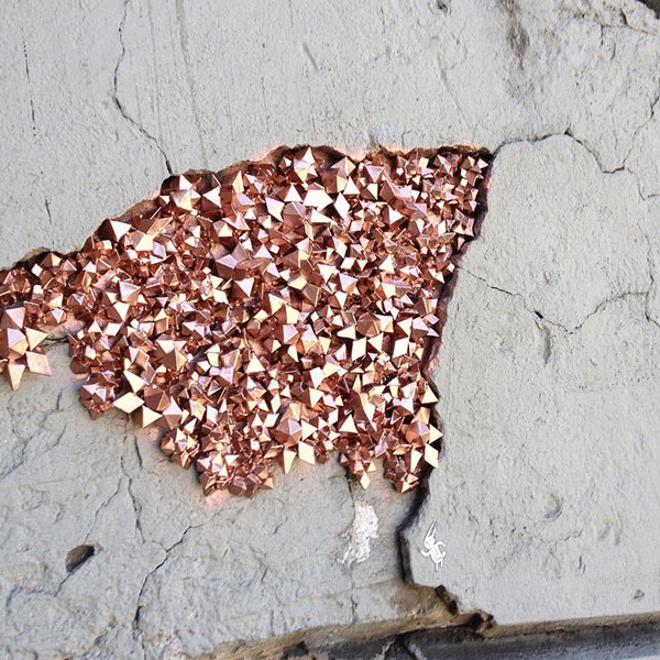 Fissure dans la maison lorsque les murs rétrécissent Fissure dans la maison lorsque les murs rétrécissent