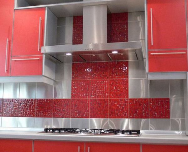 Carreaux de céramique sur le mur de la cuisine