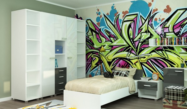 La photo montre un exemple de la façon de diluer le design blanc-gris et l'intérieur de la chambre des enfants d'un garçon en utilisant du papier peint photo avec l'image d'un graffiti multicolore à la mode La photo montre un exemple de la façon de diluer le design blanc-gris et l'intérieur de la chambre des enfants d'un garçon en utilisant du papier peint photo avec l'image d'un graffiti multicolore à la mode