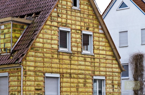 Façade entièrement isolée d'une maison privée Façade entièrement isolée d'une maison privée